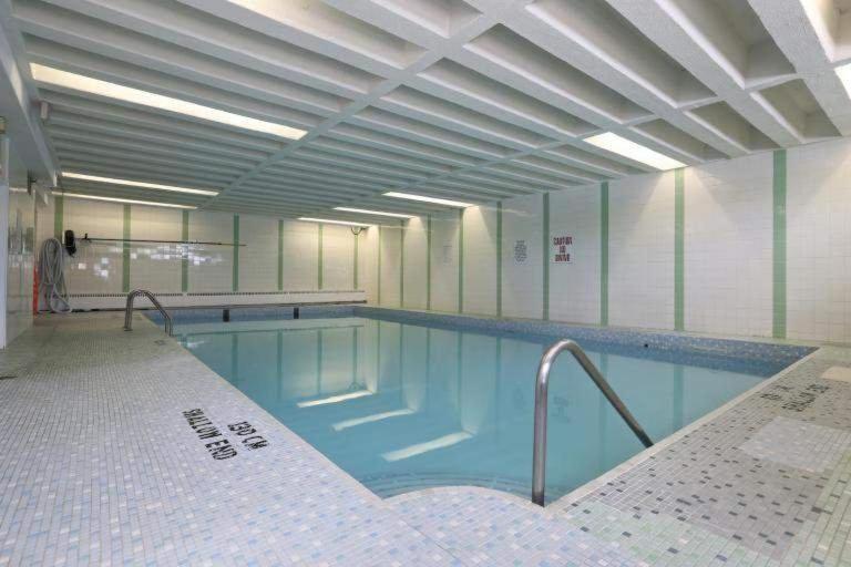Bright Apartment Close To City With Free Parking Торонто Екстер'єр фото
